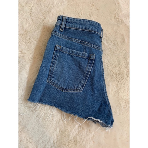 XS, TOPSHOP, blue denim MOM shorts with raw hem - Picture 6 of 8